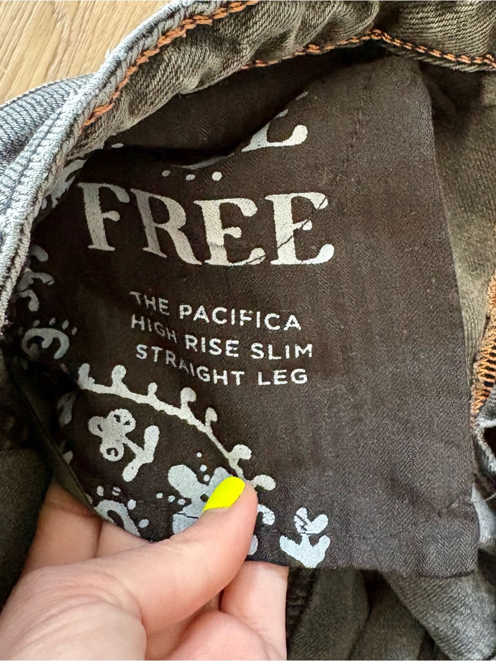 we the free, the pacifica, black wash jean, size 27 - Picture 4 of 5